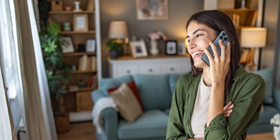 An LEP customer talks to customer service with the help of an AI interpreter.