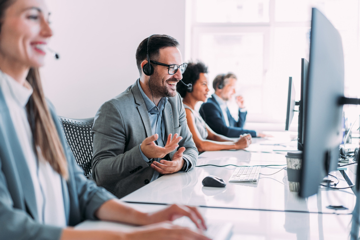 A call center agent supports a customer with the help of an interpreter
